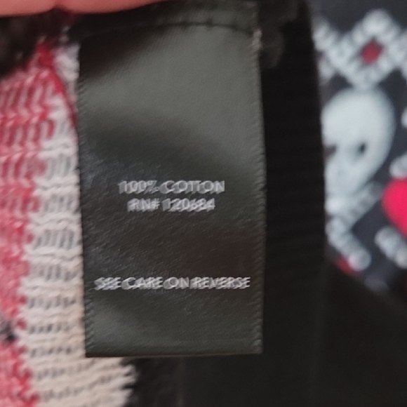 Vintage 2015 Torrid Black Sweater with Skull and Heart Design - Picture 4 of 6